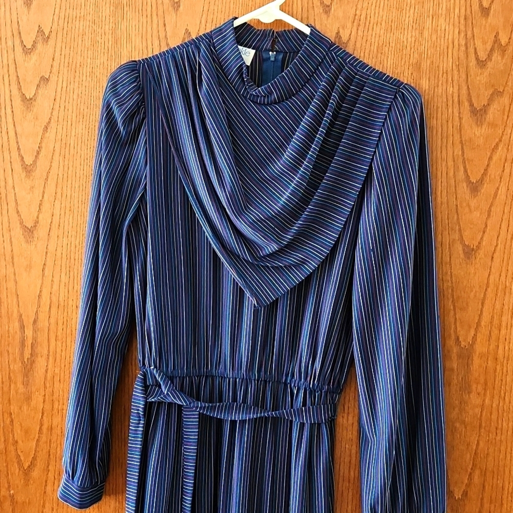 Misses vintage Periwinkle Size 14 belted dress - Picture 2 of 6